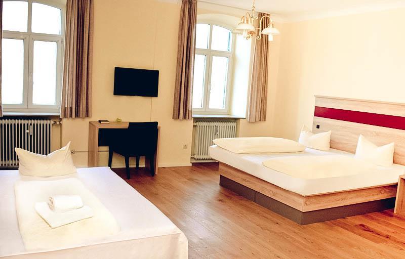 Hotel-Gasthof Floetzinger Braeu Розенхайм Экстерьер фото