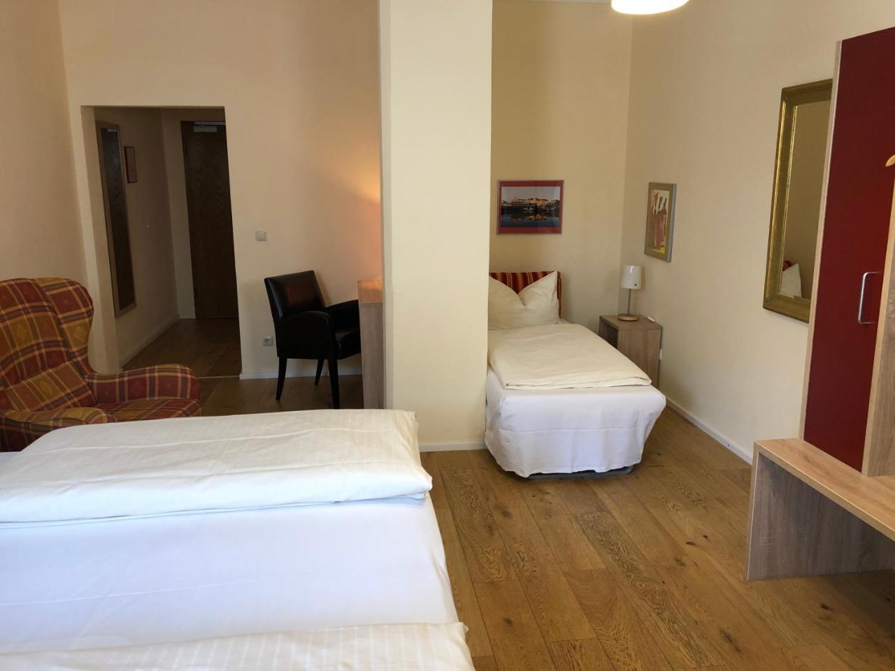 Hotel-Gasthof Floetzinger Braeu Розенхайм Экстерьер фото